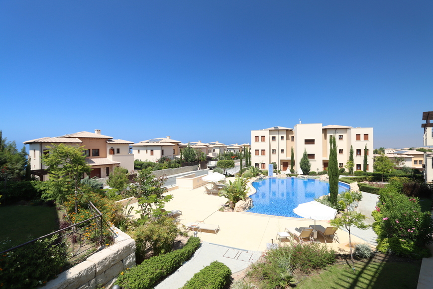 Cyprus beautiful apartment in a golf resort