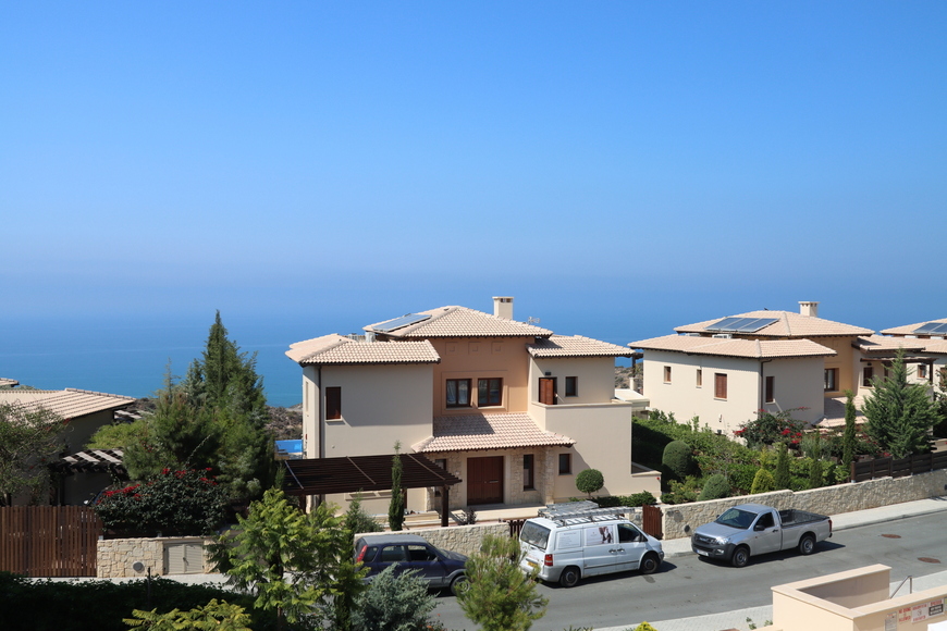 Cyprus beautiful apartment in a golf resort