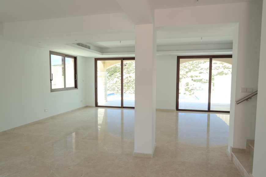 Cyprus Magnificent villa in a golf resort