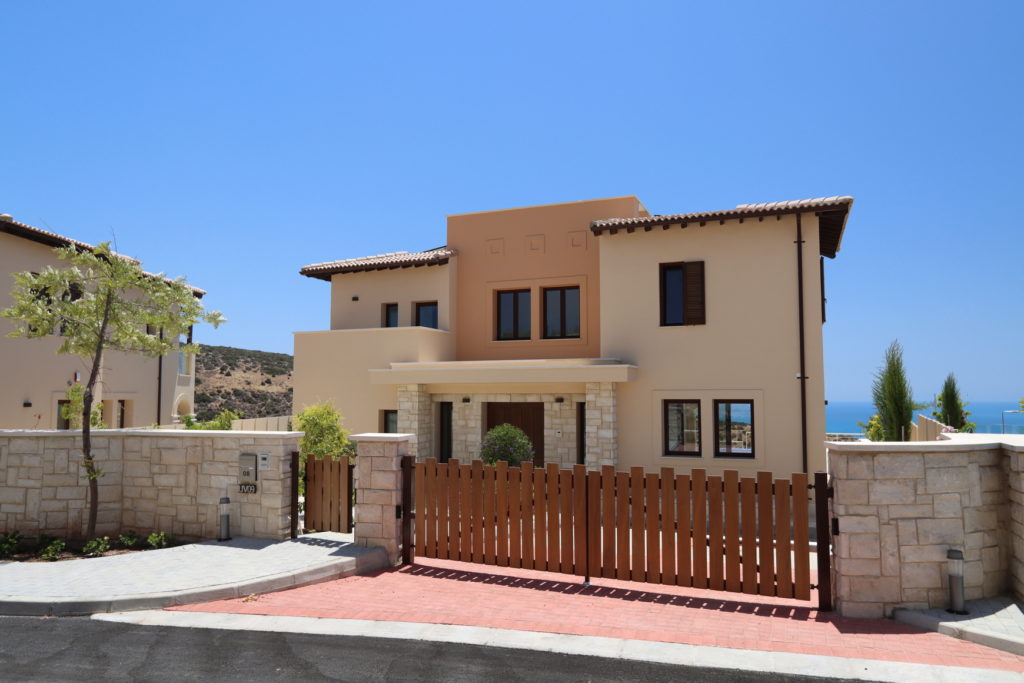 Beautiful Cyprus villa near a golf resort