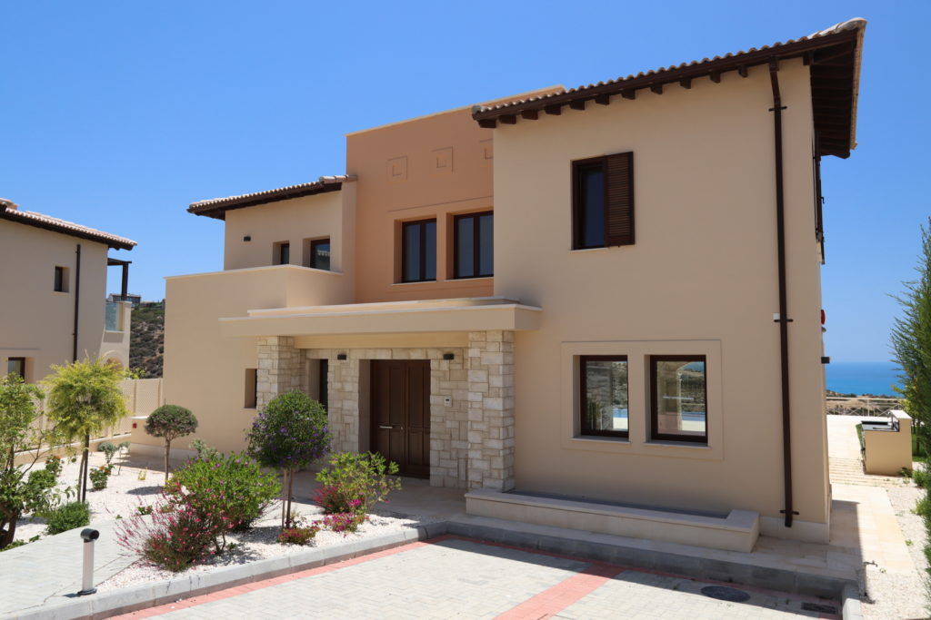 Beautiful Cyprus villa near a golf resort