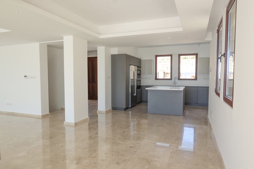 Beautiful Cyprus villa near a golf resort