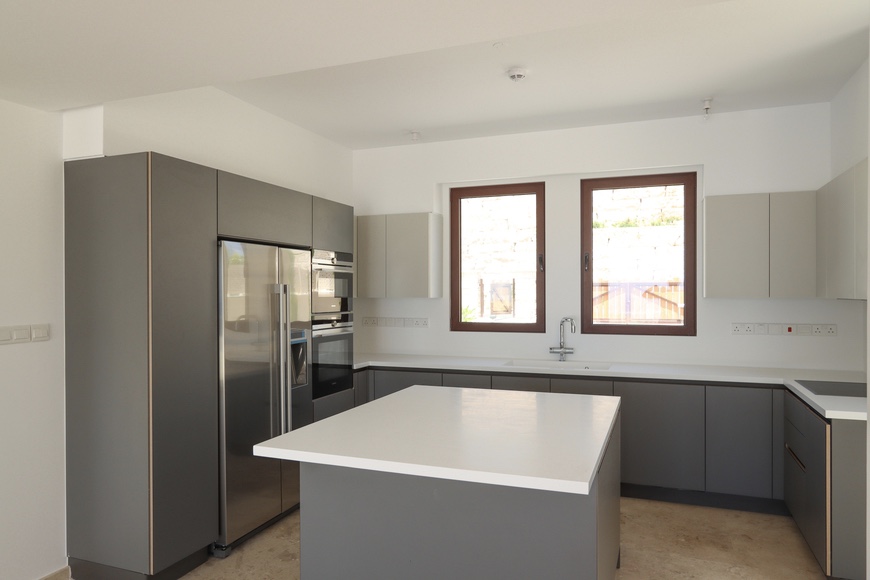 Beautiful Cyprus villa near a golf resort